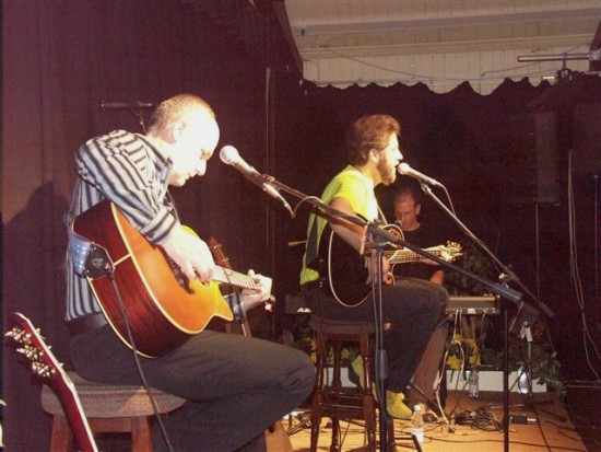 (center) Albert Eigner (vocals, guitar, acoustic bass), (left) Herbert Pilz (vocals, guitar) and (right) Martin Reiter vocals, keyboards)