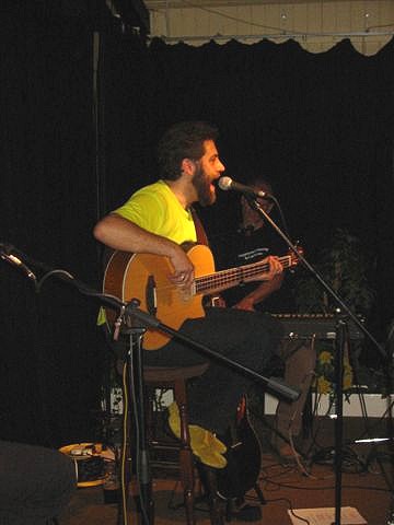 Al singing during the tribute night